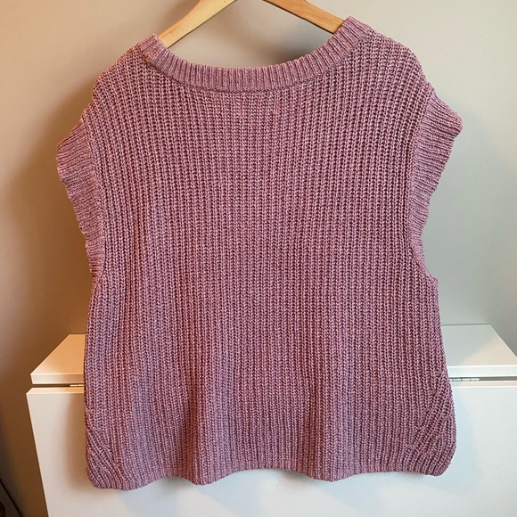 Old Navy sleeveless sweater - Picture 5 of 5